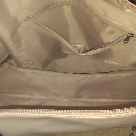 EUC PINK FAUX PLEATHER DUFFLE BAG - Picture 4 of 5